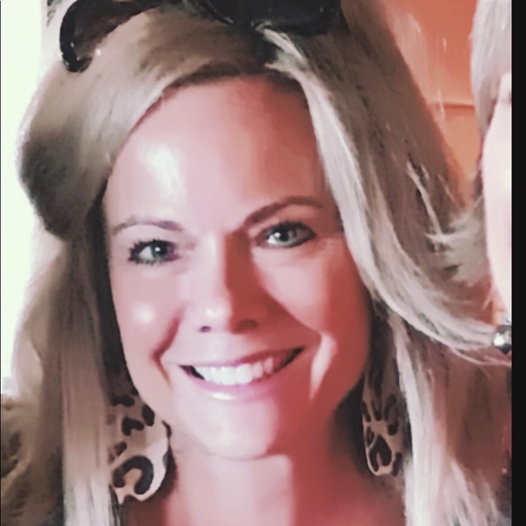 Meet your Posher, Kelley - Picture 2 of 2